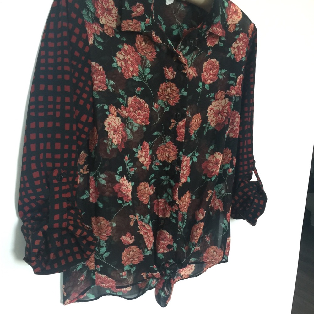 Collective Concepts Floral Button down blouse